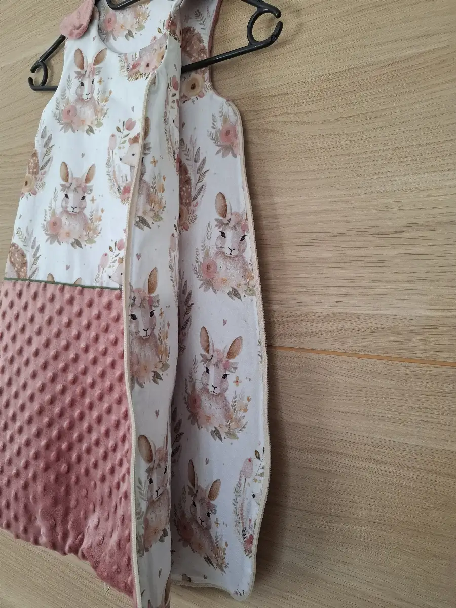 Gigoteuse bébé artisanale en coton et minky rose