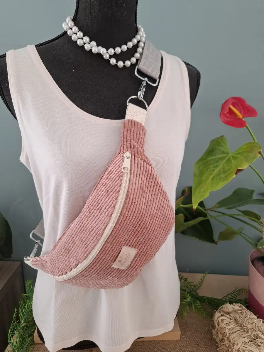 Sac banane Médium en Velours rose foncé